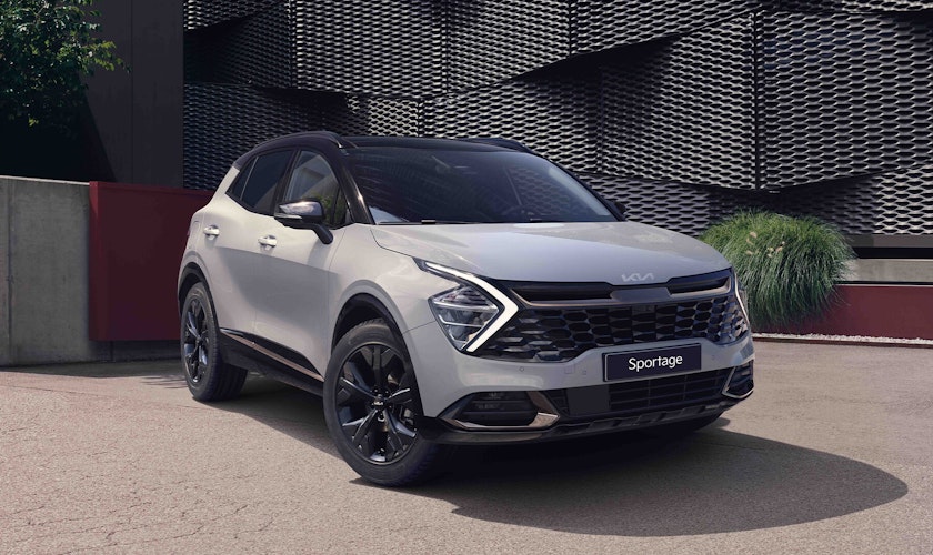 null Kia Sportage bianca dall'esterno