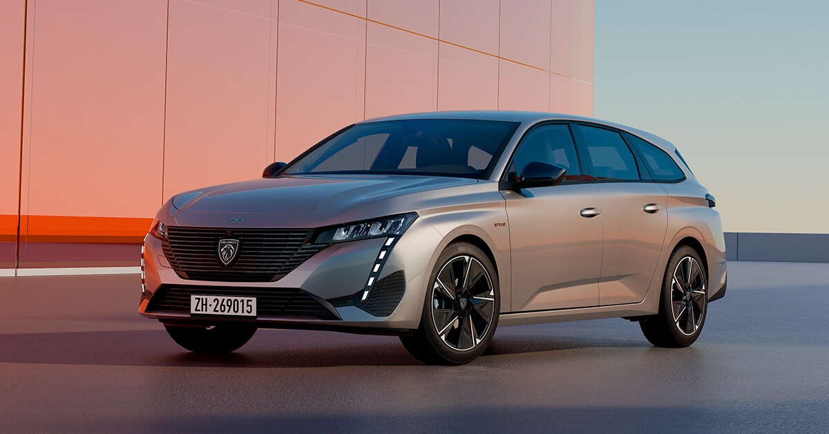 null Peugeot 308 grigia dall'esterno