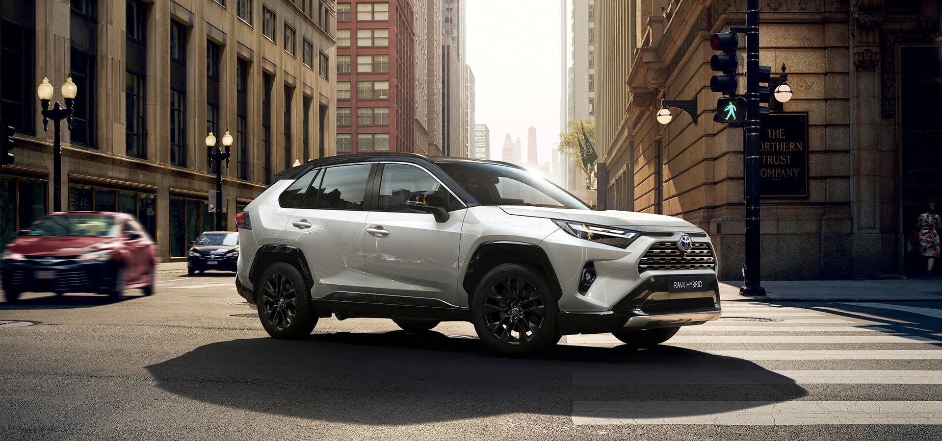 null Weisser Toyota RAV4 von aussen