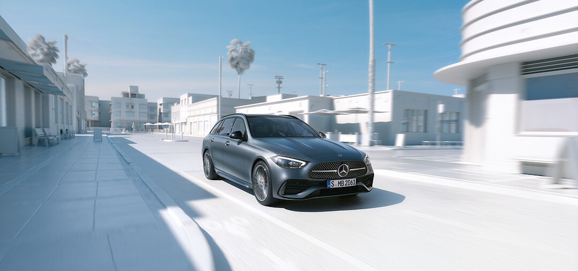 null Graue Mercedes Benz T-Klasse von aussen