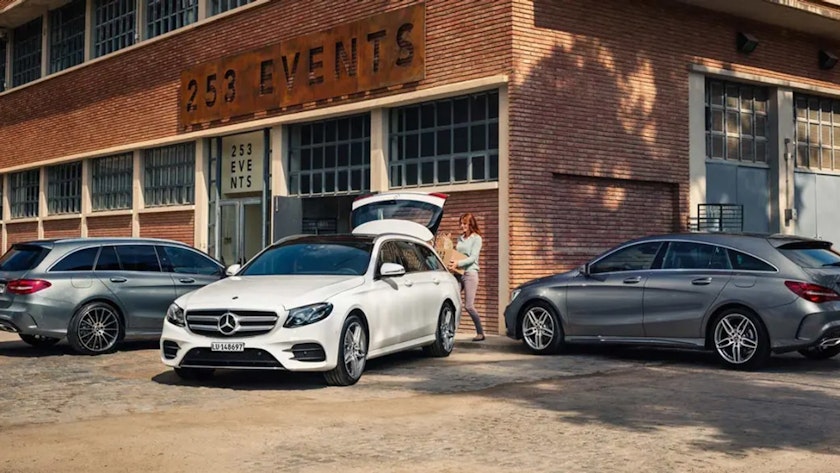 null Drei Mercedes vor Lagerhalle