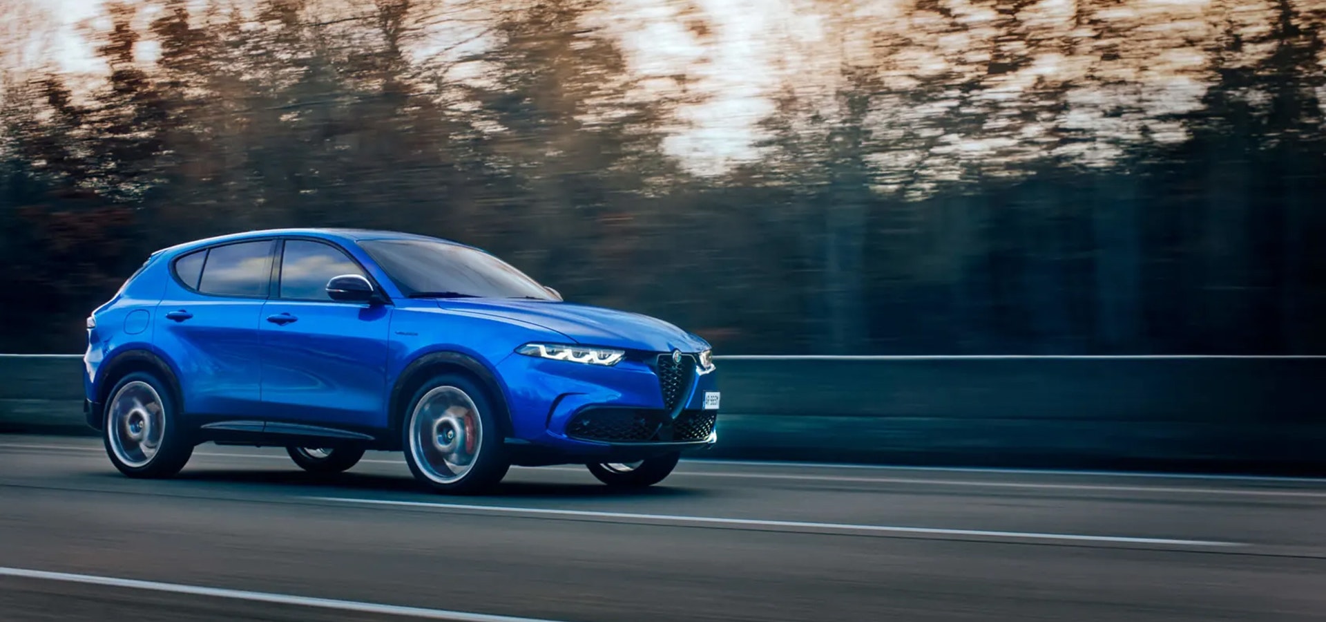 null Blauer Alfa Romeo Tonale