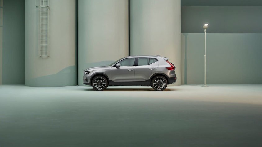 Volvo XC40 grigia dall'esterno