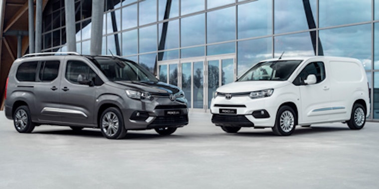 null Toyota Proace City e Proace Professional di colore grigio e bianco