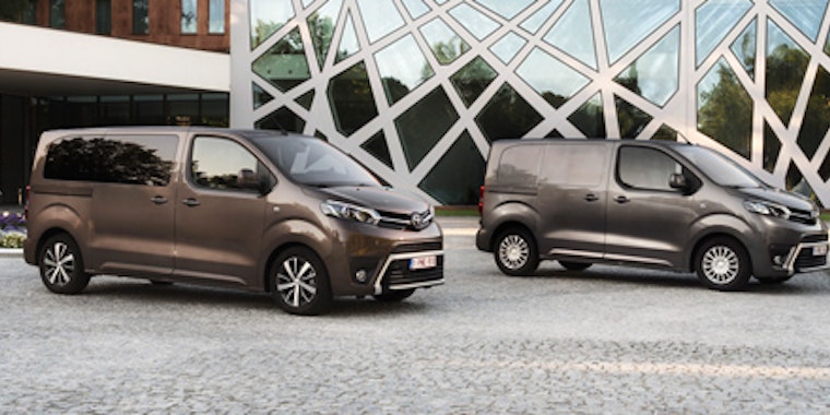 Due Toyota Proace Verso