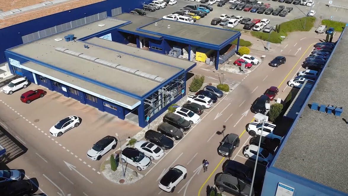 null Luftaufnahme Autocenter Safenwil