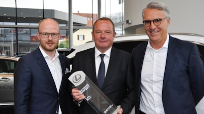Geschäftsführung der Emil Frey Schlieren mit dem Lexus experience Award