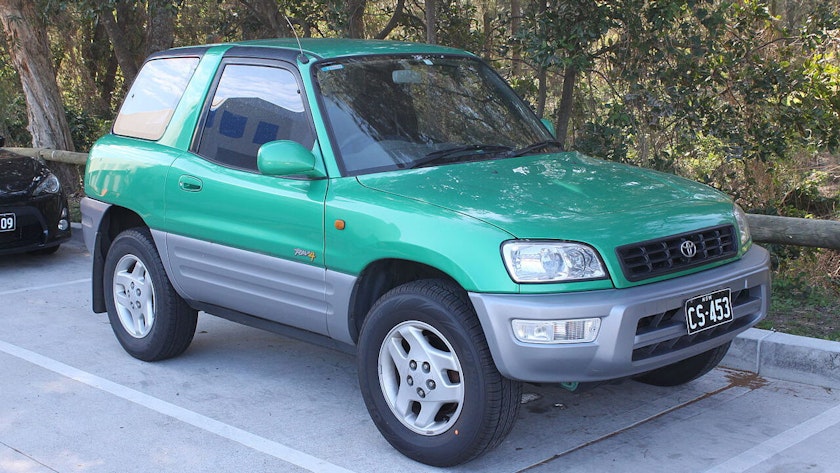 null Grüner Toyota RAV4 von 1994