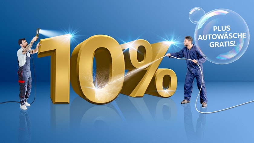 null Zwei Männer putzen ein 10% Schild