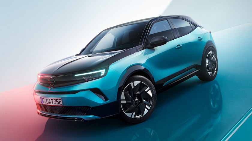 null Opel auf blauem Hintergrund